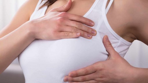 Quatro mulheres diagnosticadas com cancro da mama a cada minuto – estudo