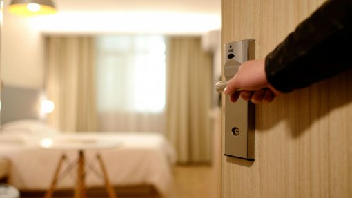 Americana detida em Paris após ter atirado recém-nascido da janela de hotel