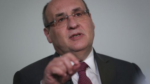 Vitorino contra limitação do acesso de migrantes em situação irregular ao SNS