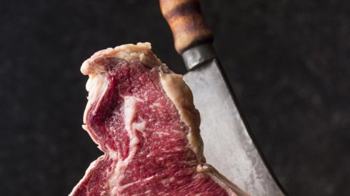 China suspende importações de carne de bovino de três fábricas brasileiras
