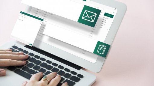 Agência federal de saúde dos EUA envia e-mails a readmitir 180 funcionários