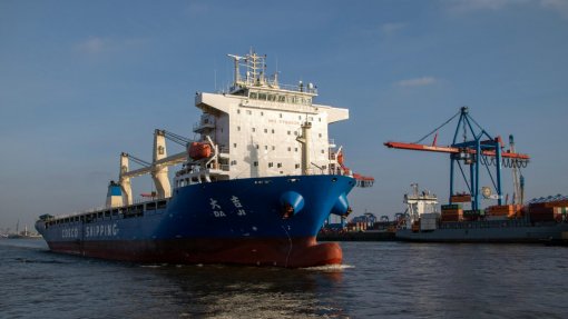 Trinta e sete tripulantes a bordo dos dois navios que colidiram foram todos contabilizados – representante local