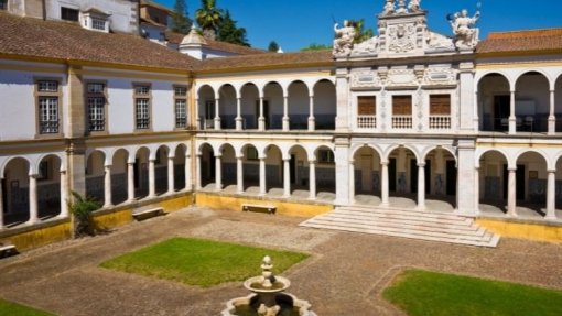 Universidade de Évora vê &#039;chumbada&#039; proposta para curso de Medicina