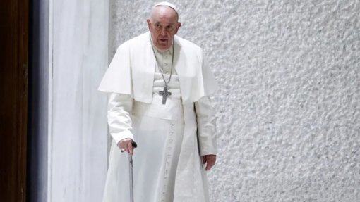 Papa com saúde estável e recupera “pouco a pouco”