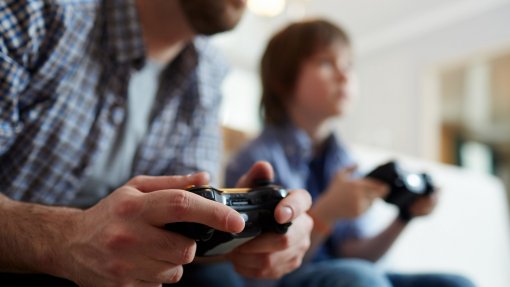 Rapazes jogam mais videojogos e apostam mais dinheiro - Estudo