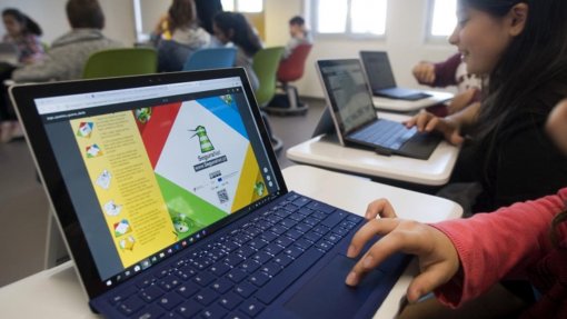 Associação acusa agência do ambiente de falhar no controlo do tratamento de resíduos eletrónicos