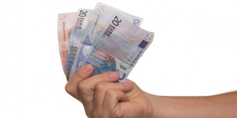 Movimento cívico pede salário mínimo para quem é cuidador informal em Portugal