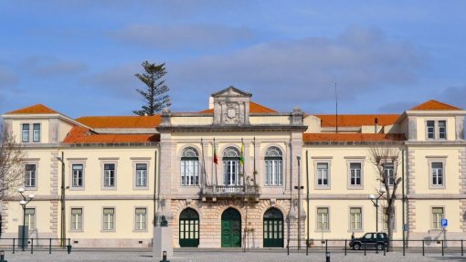 Figueira da Foz aprova contas de 2024 com saldo positivo de 369 mil euros
