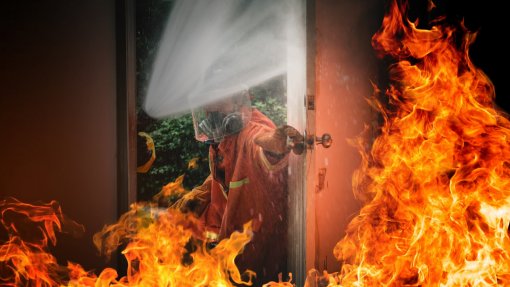 Incêndio em habitação em Estremoz faz dois feridos que ficam desalojados