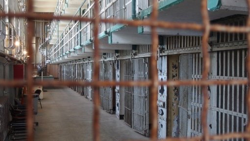 Amnistia volta a apontar maus-tratos nas prisões e falta de casas a preço acessível