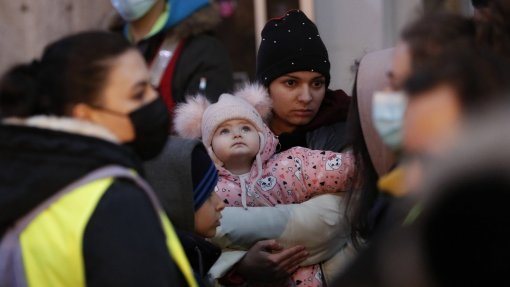 Ucrânia: ONU reajusta ajuda humanitária perante cortes orçamentais