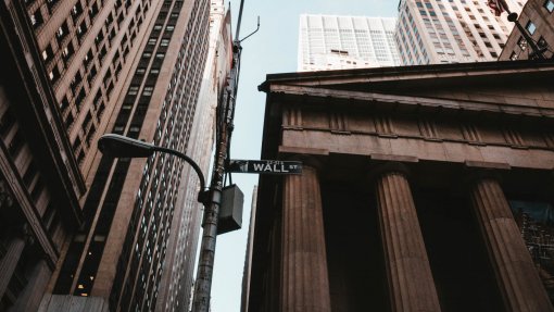 Wall Street fecha em alta com baixa das taxas alfandegárias sobre setor automóvel