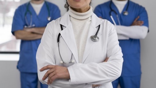 Mais de 100 médicos angolanos iniciam formação em maio em Portugal
