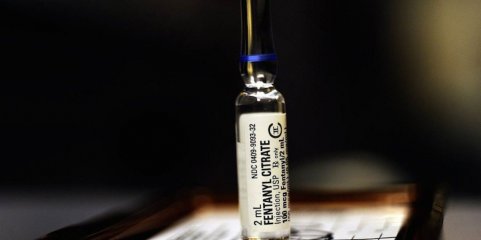 China pede aos EUA que parem de culpar Pequim pela epidemia do fentanil