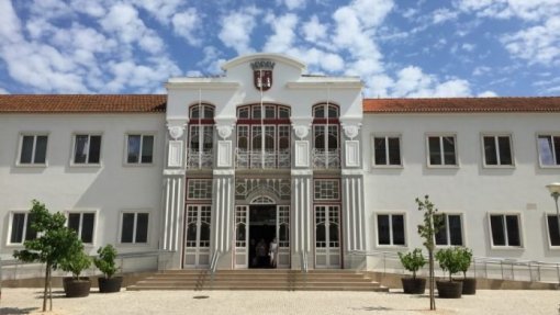 Câmara de Torres Vedras delibera ajuste direto para centro de saúde de A-dos-Cunhados