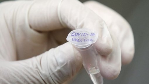 EUA vão restringir acesso a vacinas contra covid-19