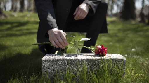 Deputados franceses votam a favor de “direito à assistência na morte”