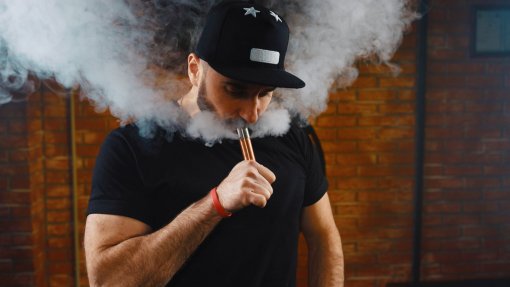 Venda de cigarros eletrónicos descartáveis proibida no Reino Unido