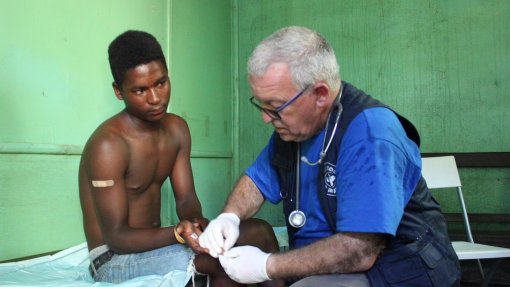 Ministro promete tolerância zero à &quot;arrogância&quot; no atendimento hospitalar em Moçambique