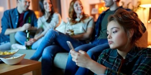 França prepara proibição de utilização de redes sociais para menores de 15 anos