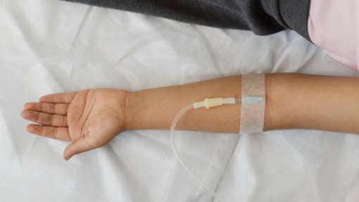 REPORTAGEM: Máquina de radioterapia avariada condiciona sonho de adolescente em Moçambique