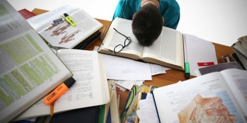 Mais de metade dos universitários está em &#039;burnout&#039; e 40% consomem psicotrópicos