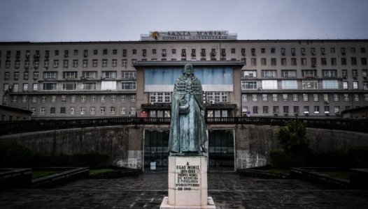 Demitiu-se diretor da Dermatologia do Hospital Santa Maria