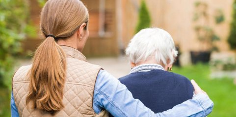 Mais de 9 mil pessoas exigem direitos e apoios para cuidadores informais em petição