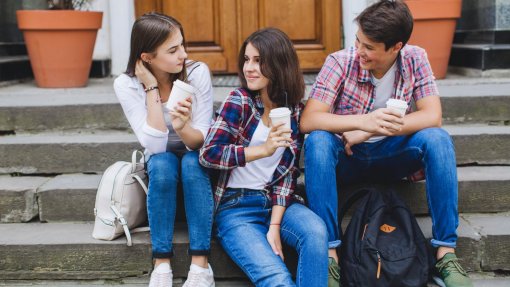Cientista investiga impacto do microbioma no comportamento dos adolescentes
