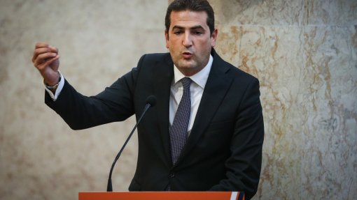 Hugo Soares diz que PS devia “corar de vergonha” sobre INEM e manifesta “confiança absoluta” na ministra