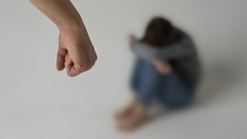 Parlamento aprova violação como crime público com divisão na bancada do PS