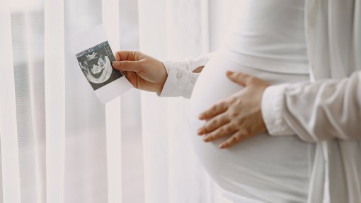 Lei sobre violência obstétrica será discutida na especialidade