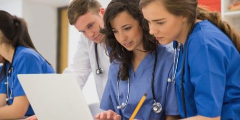 Estudantes moçambicanos de medicina pedem ao PR que anule revogação de subsídios