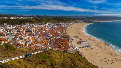 Praia da Nazaré reaberta para banhos