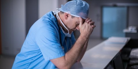 Estudo mostra impacto severo e prolongado da pandemia na saúde mental dos médicos