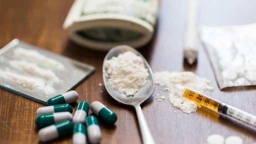 &quot;Pântano&quot; de novas substâncias psicoativas precisa de resposta rápida – Especialista