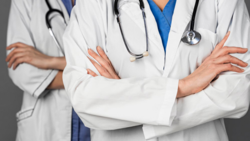 Formação geral do internato médico com 2.400 vagas em 2026