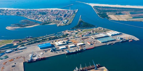 Porto de Aveiro vai fornecer energia aos navios para não queimarem combustível