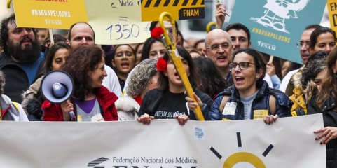 Federação dos médicos lamenta “bloqueio” das negociações e exige retoma em setembro