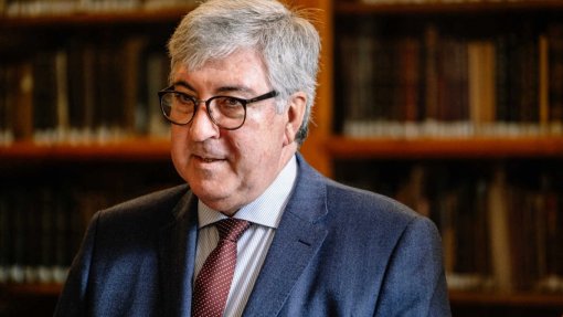 Reitor da Universidade do Porto reitera que pressões vieram de “pessoas influentes”