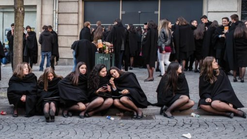 Estudantes da U.Porto pedem Senado Académico urgente para caso de Medicina