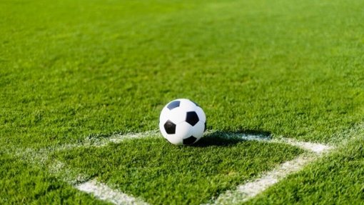 Associações unem-se a antigos futebolistas em jogo solidário em Lisboa