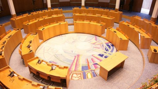 Parlamento dos Açores aprova contabilização do tempo de serviço dos ‘contratos covid’ na saúde