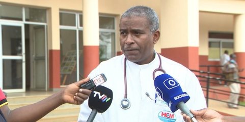 Ministro da Saúde moçambicano quer menos médicos em cargos administrativos