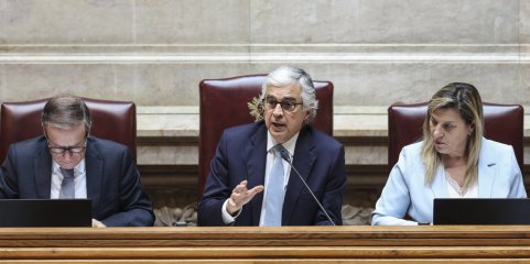 Aguiar-Branco salienta que comissões de inquérito são serviço ao país e não espetáculo