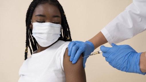 Maputo prevê vacinar 78 mil raparigas contra cancro do colo do útero em cinco dias