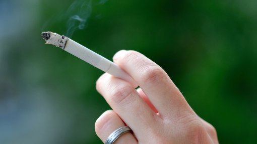 Crianças perdem anos de vida por causa do fumo passivo - estudo