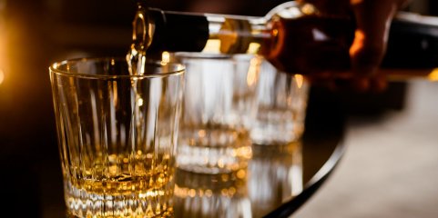 Intoxicação com metanol em bebidas pode ter causado 13 mortes no Brasil