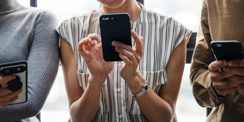 Cidade japonesa desafia habitantes a limitar uso de smartphones a duas horas diárias