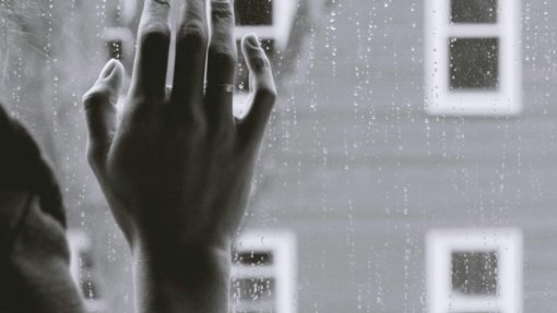 Solidão e falta de relações sociais associadas a 870 mil mortes prematuras por ano - OCDE